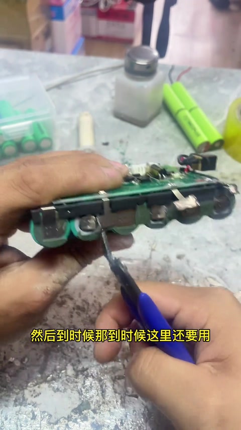 剪旧镍片留接板位 · 00:42