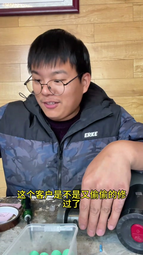 家电维修第259集，吸尘器更换电池